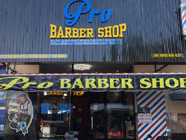 Đến với Pro Barbershop, bạn hoàn toàn có thể yên tâm về dịch vụ cắt tóc nam chuẩn chất lượng với đội ngũ thợ có tay nghề cao và nhiều kinh nghiệm. Hãy để chúng tôi giúp bạn nâng tầm phong cách, cập nhật những xu hướng tóc mới nhất nhé!