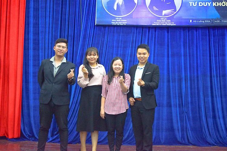 CTCP Việt Nam Trẻ cùng Cô Thùy Dương (thứ ba từ trái sang) - P.CTSV, Đại học An Giang