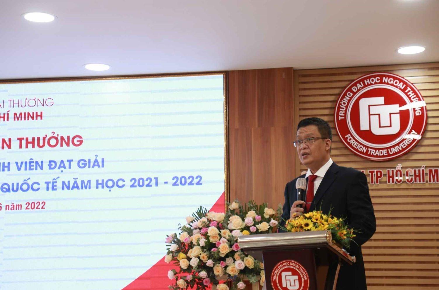PGS, TS Nguyễn Xuân Minh - Bí thư Đảng bộ Bộ phận Cơ sở II, Giám đốc Cơ sở II phát biểu chúc mừng